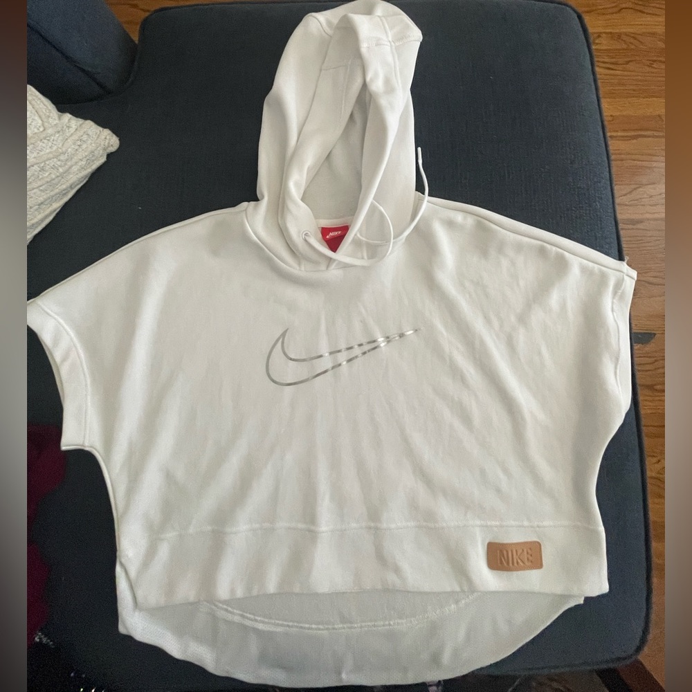 Nike crop NWOT